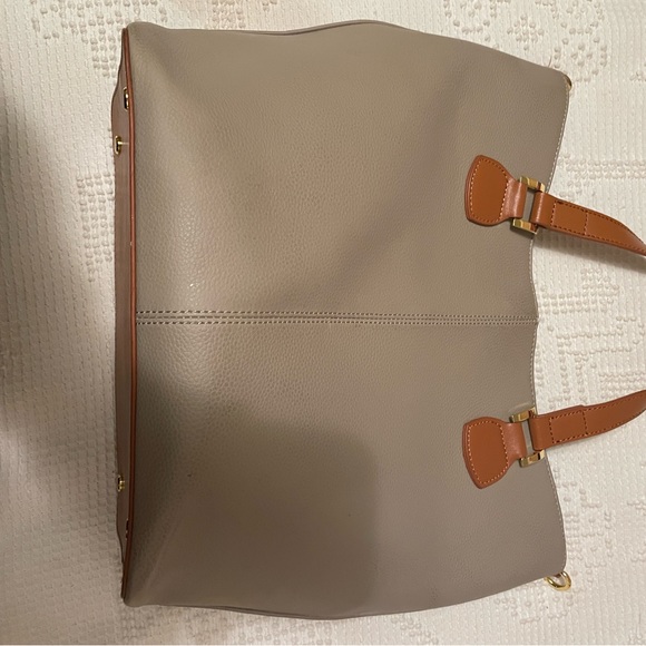 Joy and Iman in synthetic large tote - Picture 4 of 9